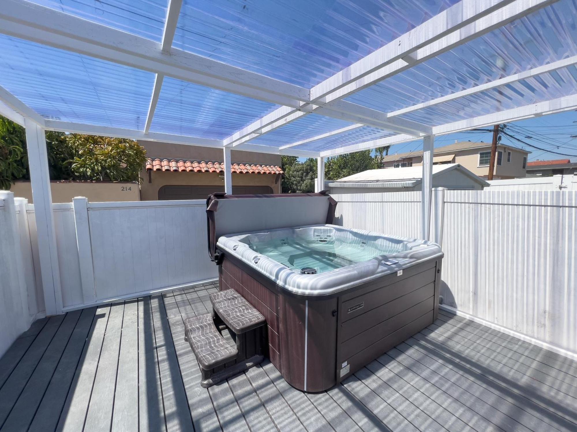 Luxury Villa With Hot Tub! Walk To Beach & Bars Long Beach Exterior foto